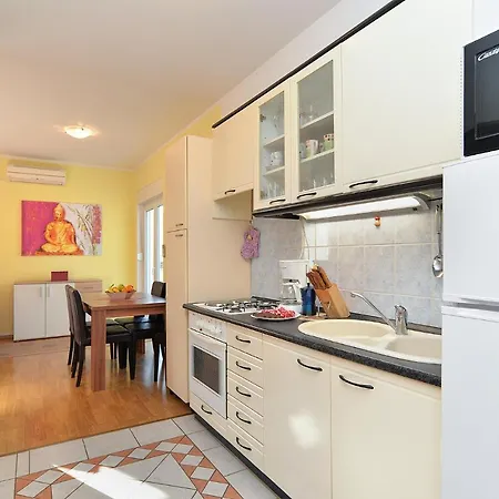 Apartment Edvin 1982 *