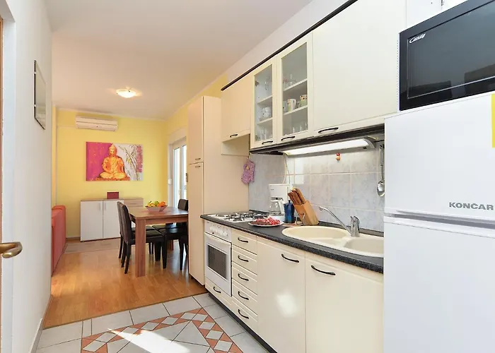 Apartman Edvin 1982 *